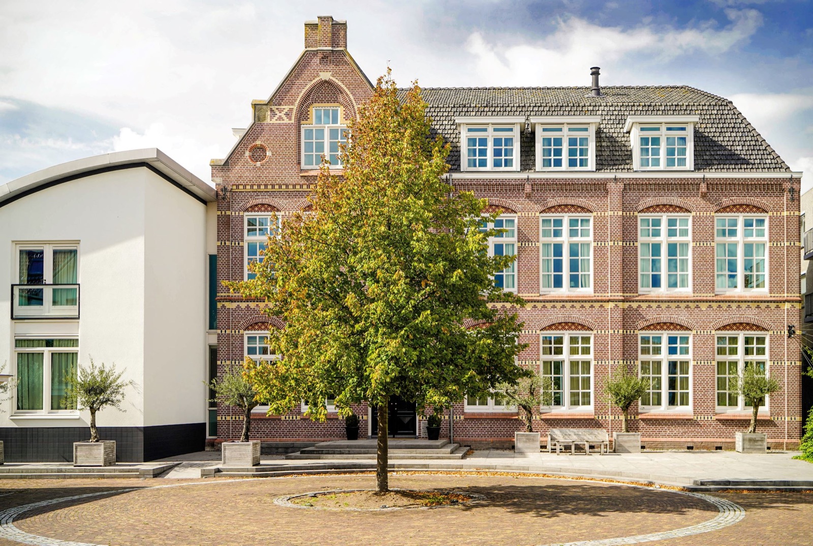 Voormalig klooster in Wassenaar, gerenoveerd tot appartementen